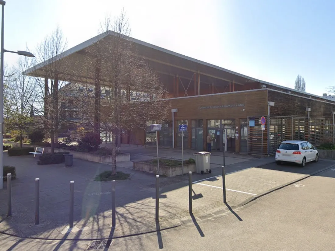 Des réfugiés ukrainiens logés provisoirement dans le gymnase Chambelland à Dijon